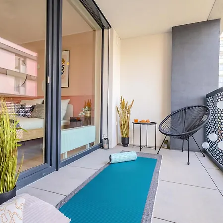 Design - Balcony, Free Parking, Yoga, 10 Mins To Center, By Gravity דירה *