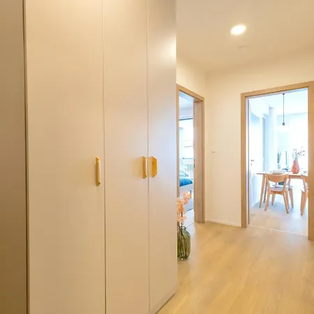 Design - Balcony, Free Parking, Yoga, 10 Mins To Center, By Gravity *