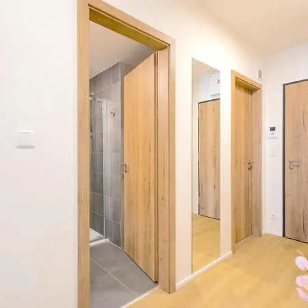 Design - Balcony, Free Parking, Yoga, 10 Mins To Center, By Gravity